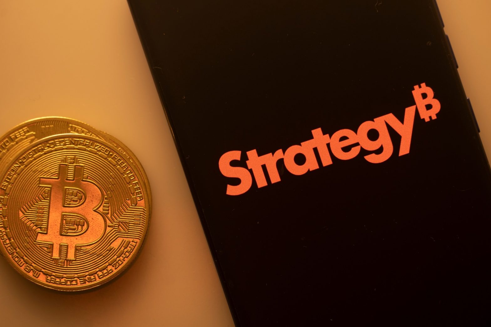 strategy bitcoin vyřazení z indexů