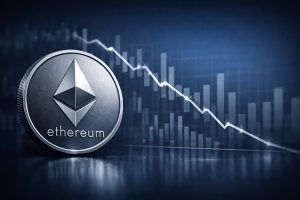 Ethereum-Symbol vor seriösem Finanzchart in Blau und Silber, fallende Kurslinie, technischer Stil.