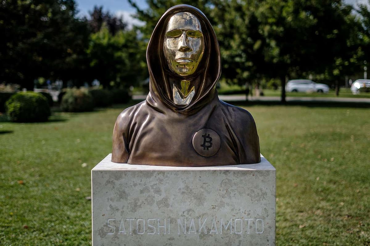 Satoshi Nakamoto là ai? Hé lộ danh tính và số BTC nắm giữ