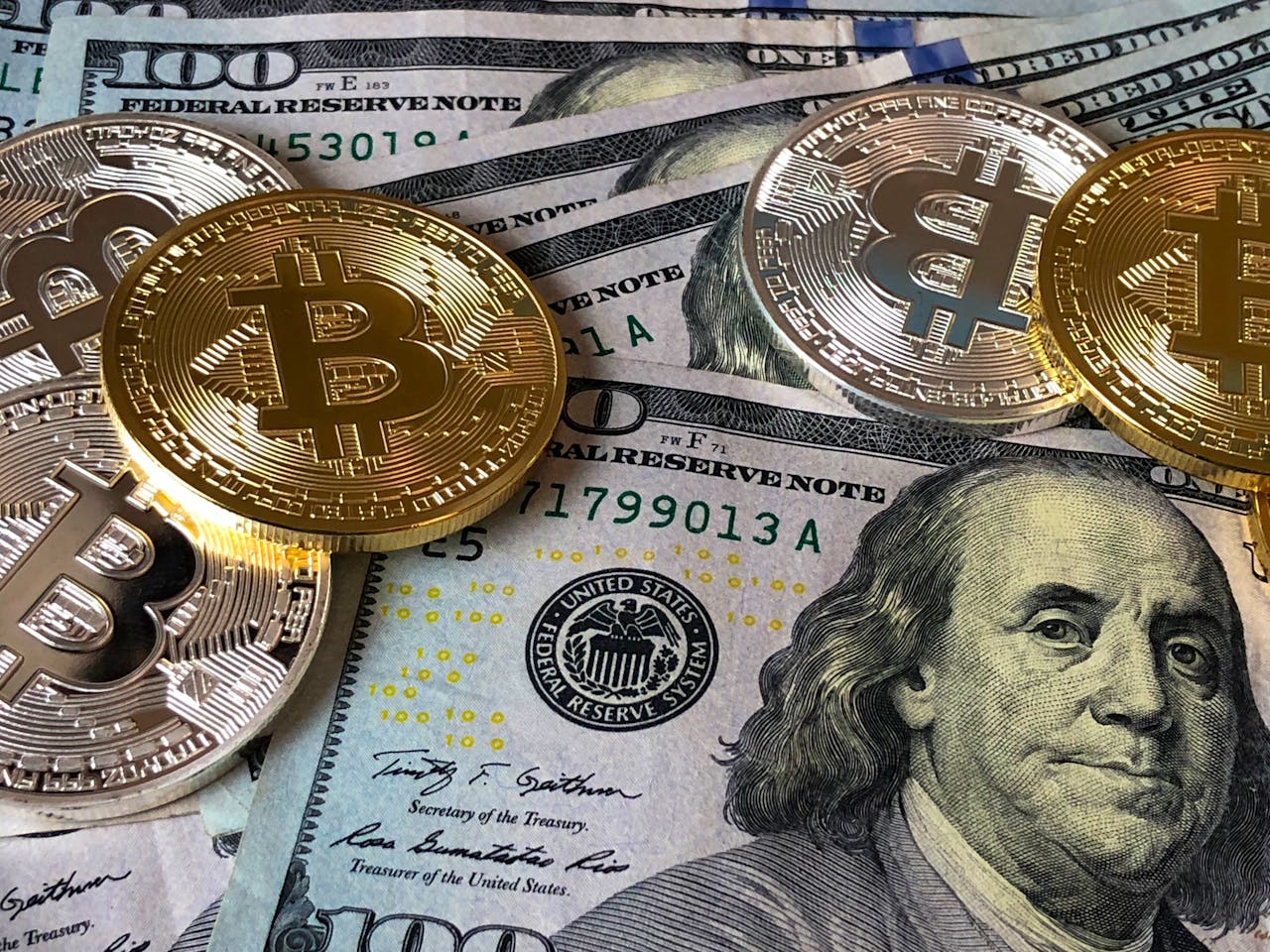 Cryptocurrencies with dollar bills