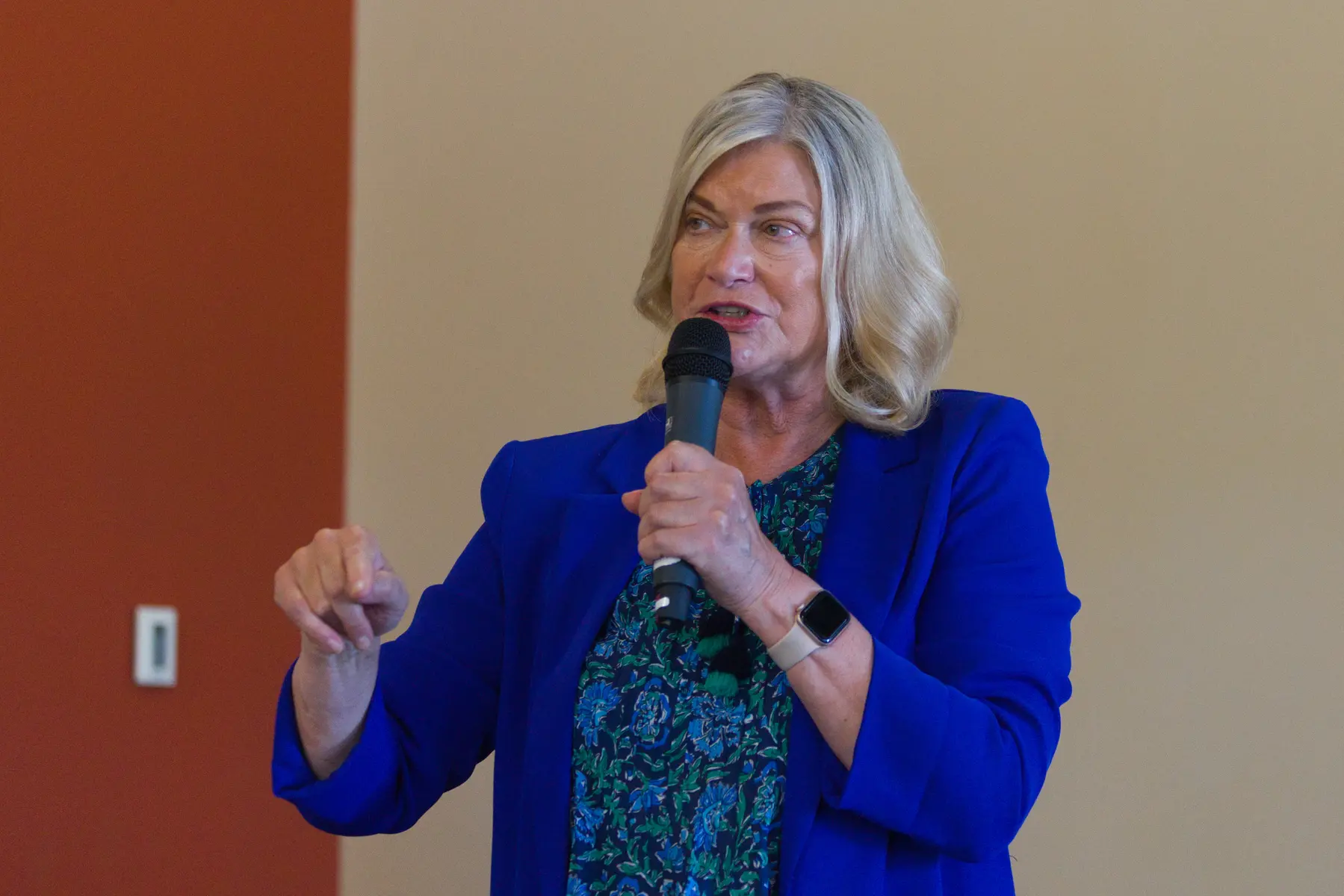 Cynthia Lummis speaking into a microphone while wearing a blue blazer.