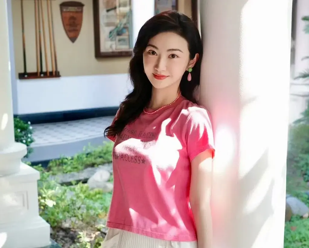TRON founder Justin Sun and his lawsuit against Chinese actress Jing Tian have gone viral, with online discourse and even meme coins emerging